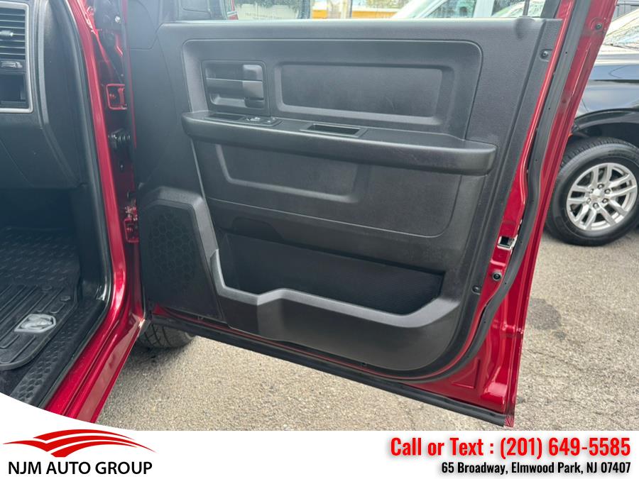 2015 RAM 1500 4WD Crew Cab 140.5