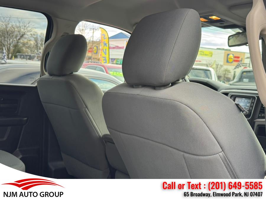 2015 RAM 1500 4WD Crew Cab 140.5