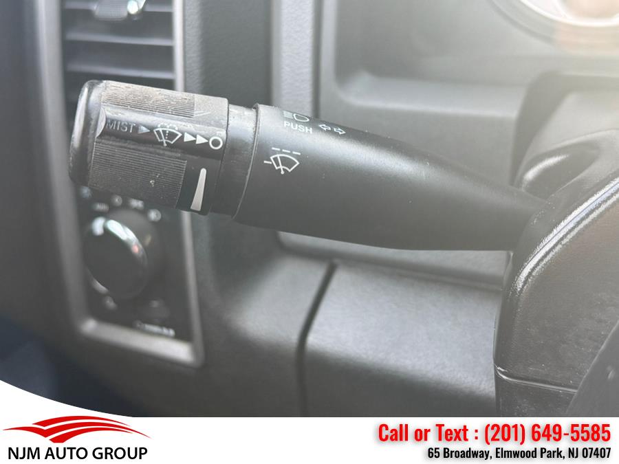 2015 RAM 1500 4WD Crew Cab 140.5