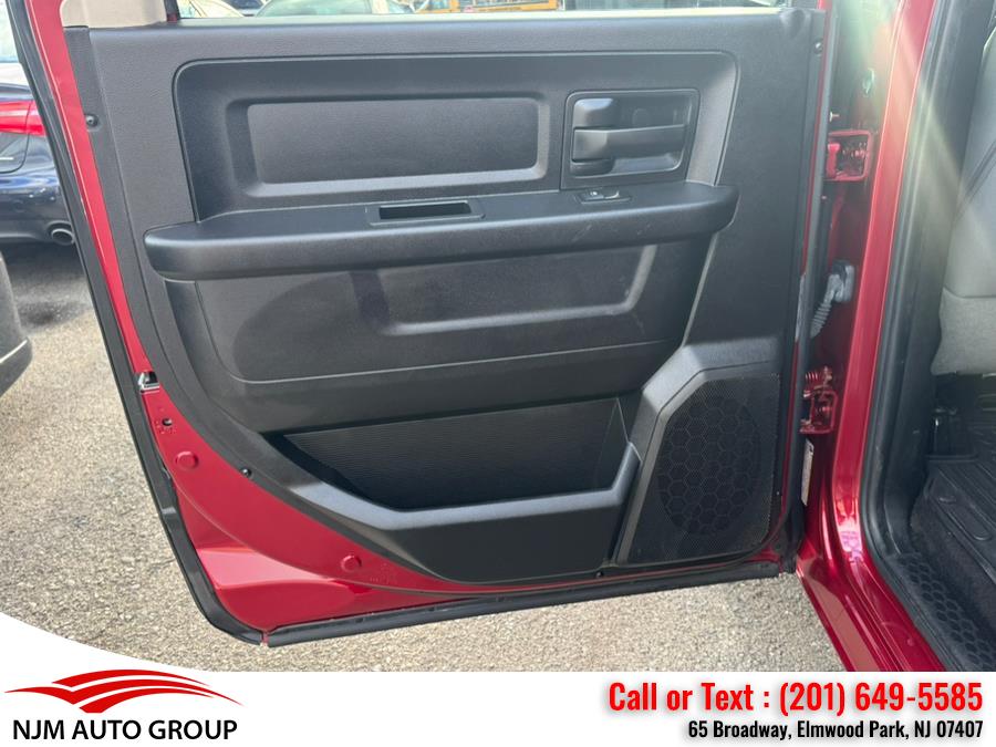 2015 RAM 1500 4WD Crew Cab 140.5