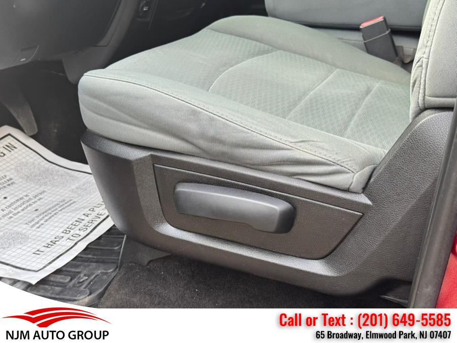 2015 RAM 1500 4WD Crew Cab 140.5