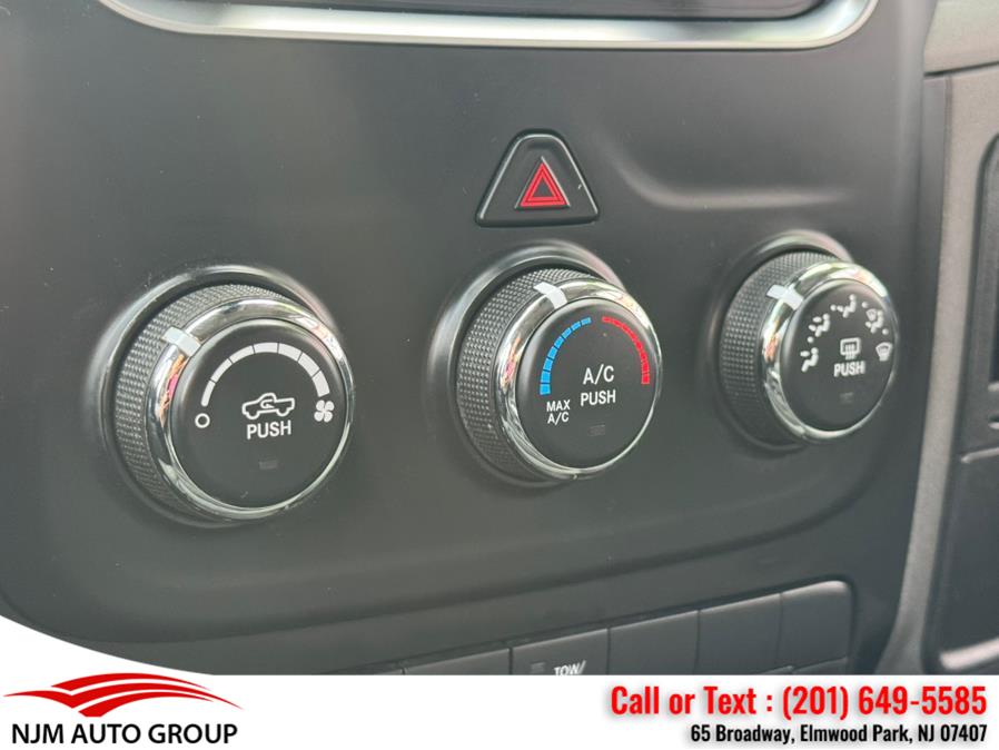 2015 RAM 1500 4WD Crew Cab 140.5