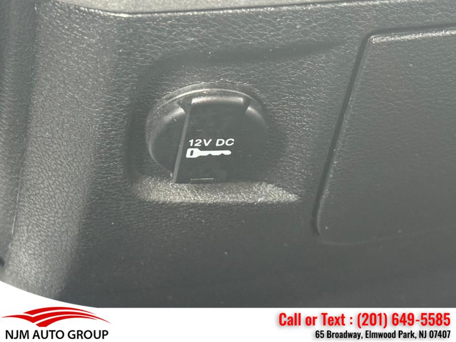 2015 RAM 1500 4WD Crew Cab 140.5