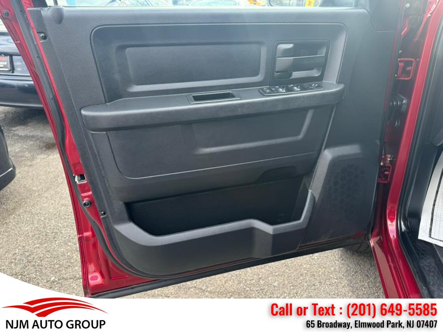 2015 RAM 1500 4WD Crew Cab 140.5