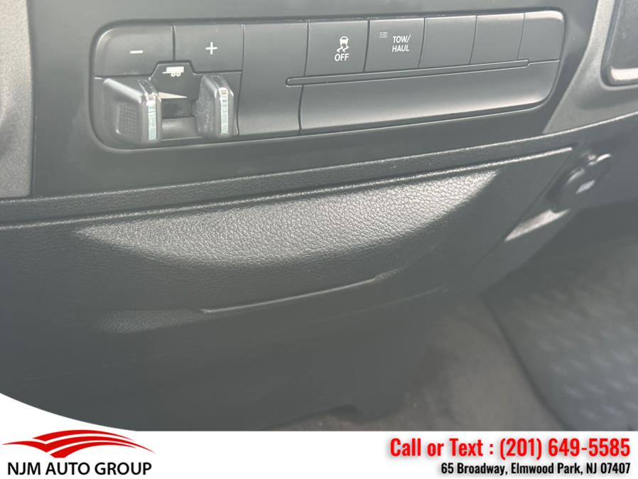 2015 RAM 1500 4WD Crew Cab 140.5