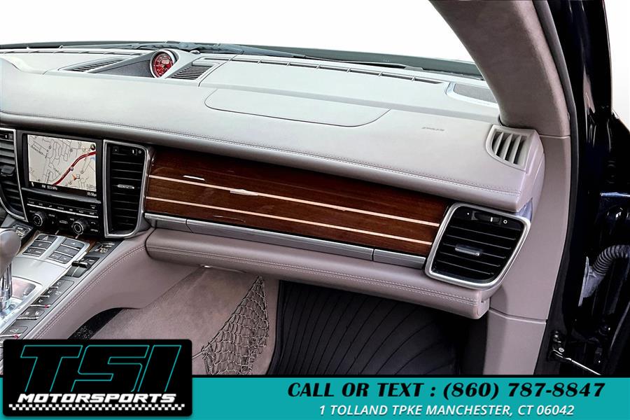 2011 Porsche Panamera Turbo photo