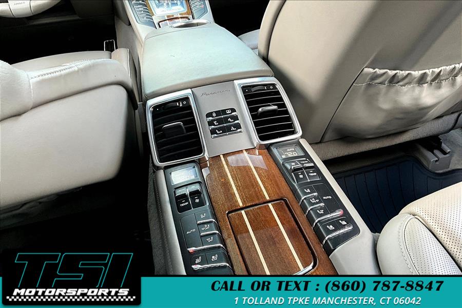 2011 Porsche Panamera Turbo photo