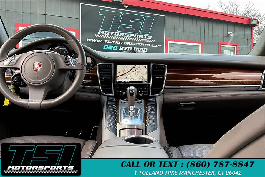 2011 Porsche Panamera Turbo photo