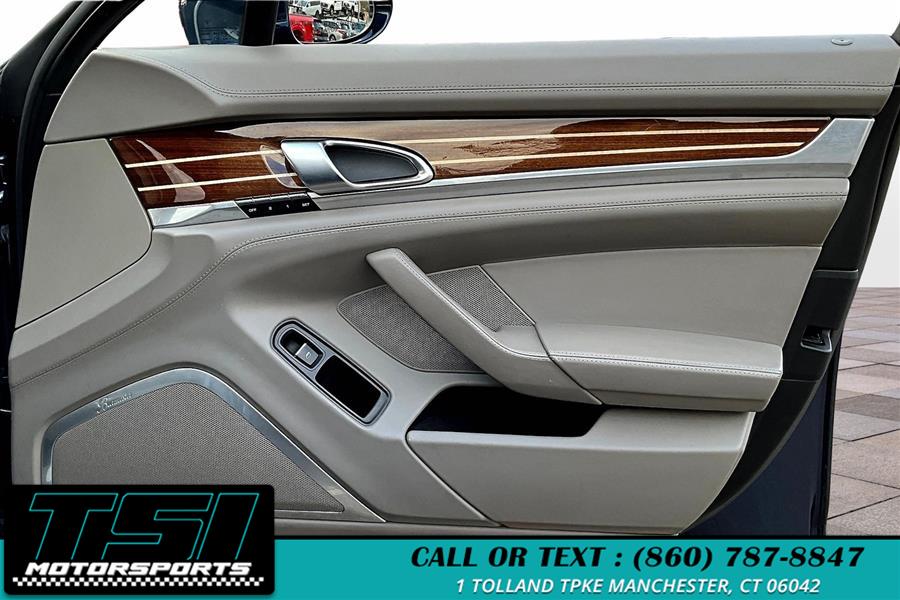 2011 Porsche Panamera Turbo photo
