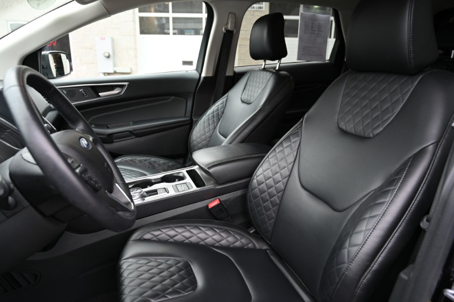 2023 Ford Edge Titanium AWD photo