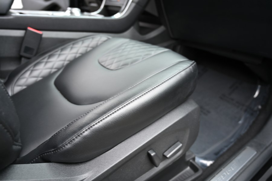 2023 Ford Edge Titanium AWD photo