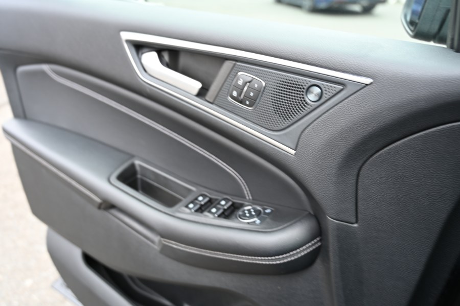 2023 Ford Edge Titanium AWD photo