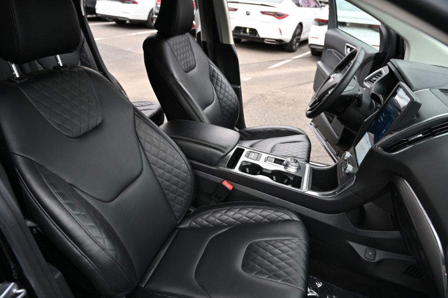 2023 Ford Edge Titanium AWD photo