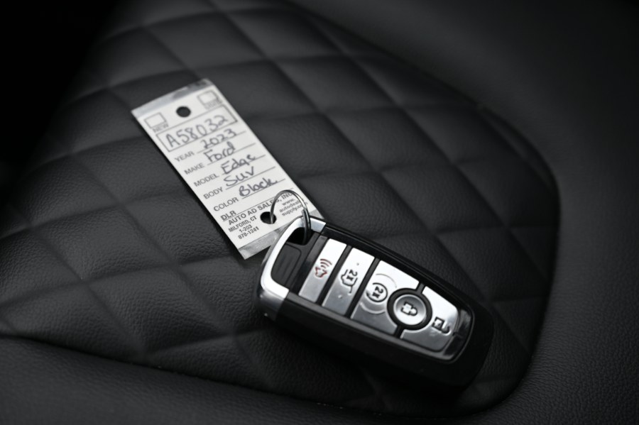 2023 Ford Edge Titanium AWD photo