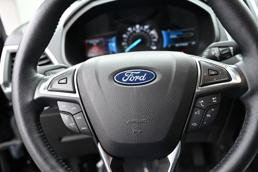 2023 Ford Edge Titanium AWD photo