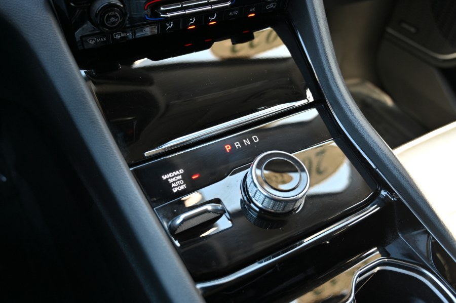 2022 Jeep Grand Cherokee Limited 4x4 photo