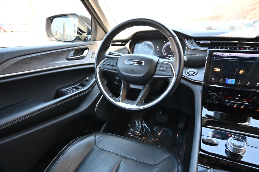2022 Jeep Grand Cherokee Limited 4x4 photo