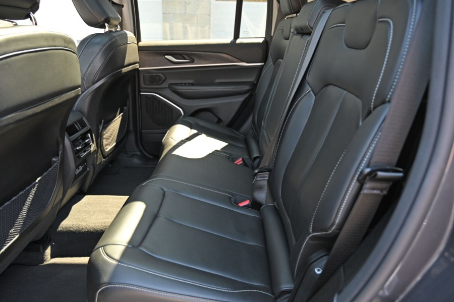 2022 Jeep Grand Cherokee Limited 4x4 photo
