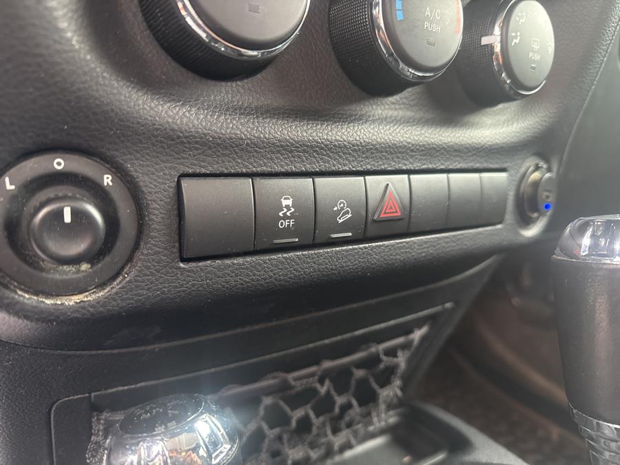 2016 Jeep Wrangler Unlimited 4WD 4dr Sport photo