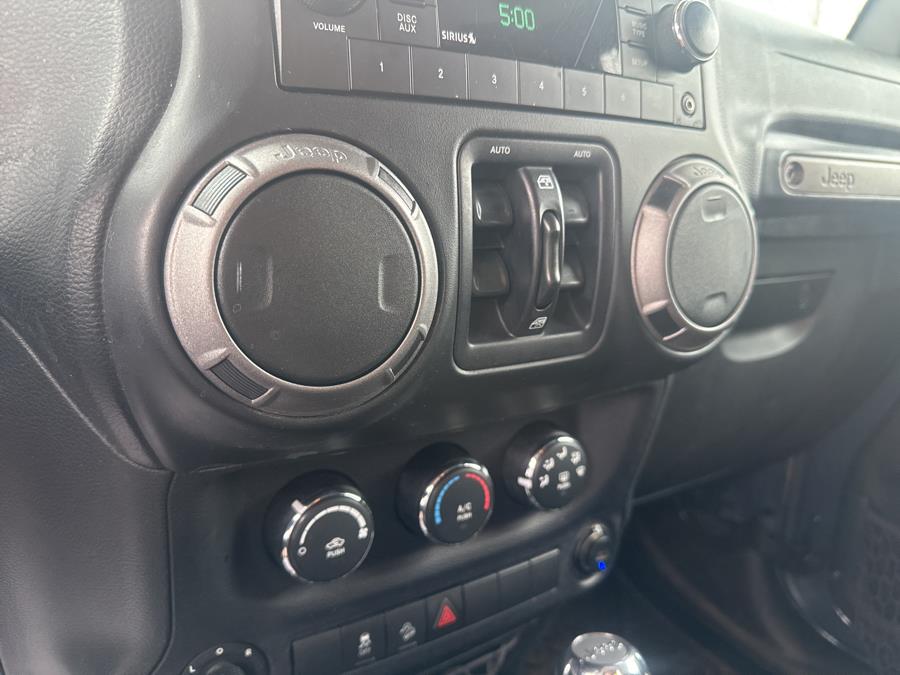 2016 Jeep Wrangler Unlimited 4WD 4dr Sport photo
