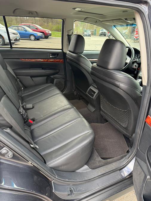 2010 Subaru Outback 2.5i Limited photo