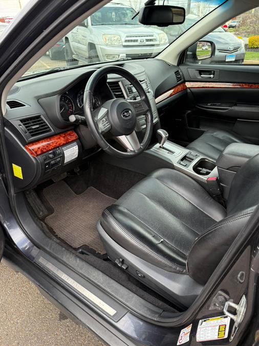 2010 Subaru Outback 2.5i Limited photo