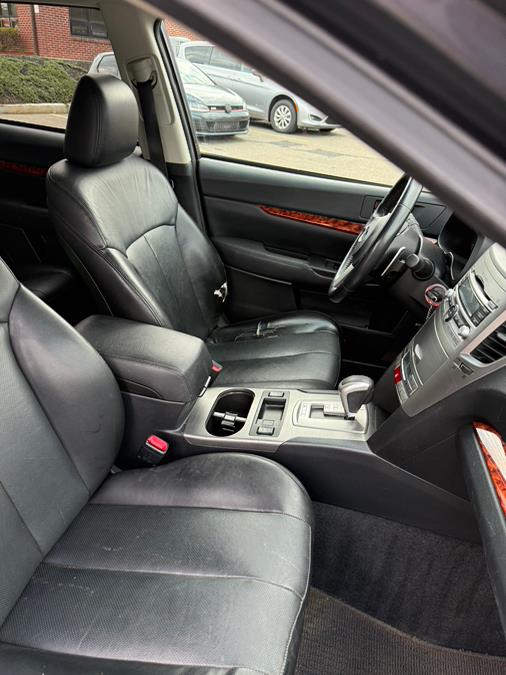 2010 Subaru Outback 2.5i Limited photo