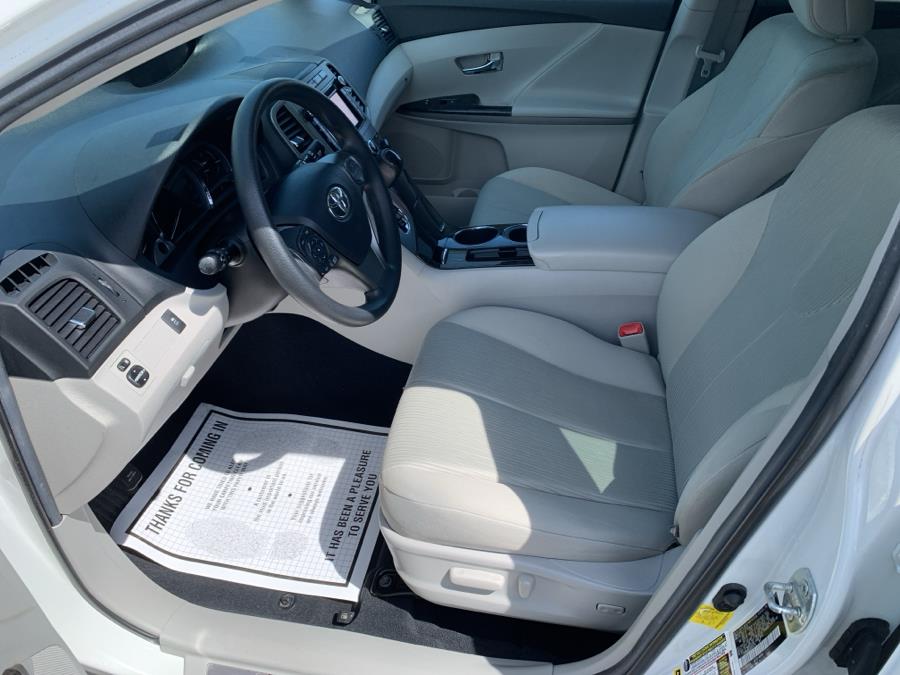 2013 Toyota Venza LE photo
