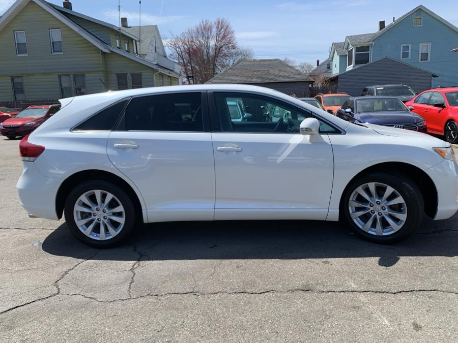 2013 Toyota Venza LE photo