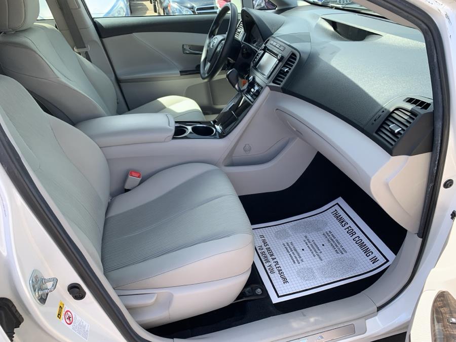 2013 Toyota Venza LE photo
