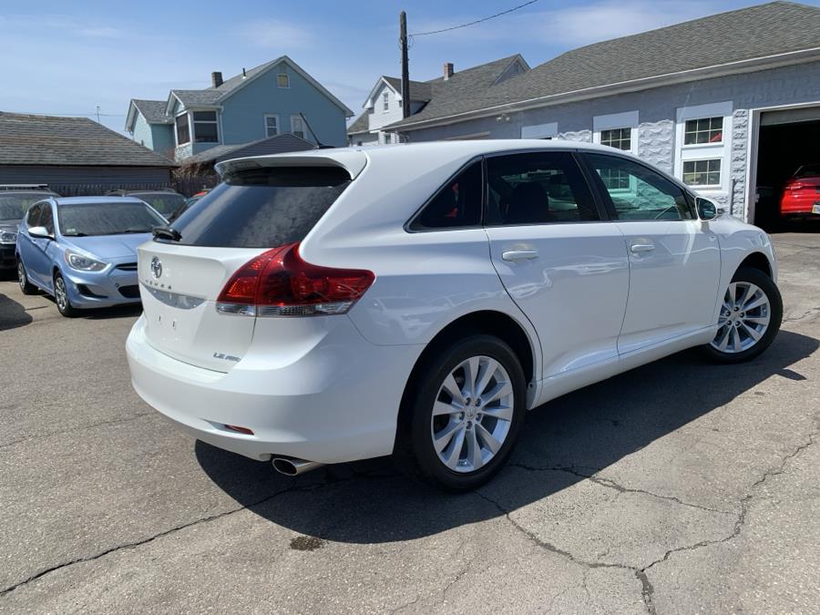 2013 Toyota Venza LE photo