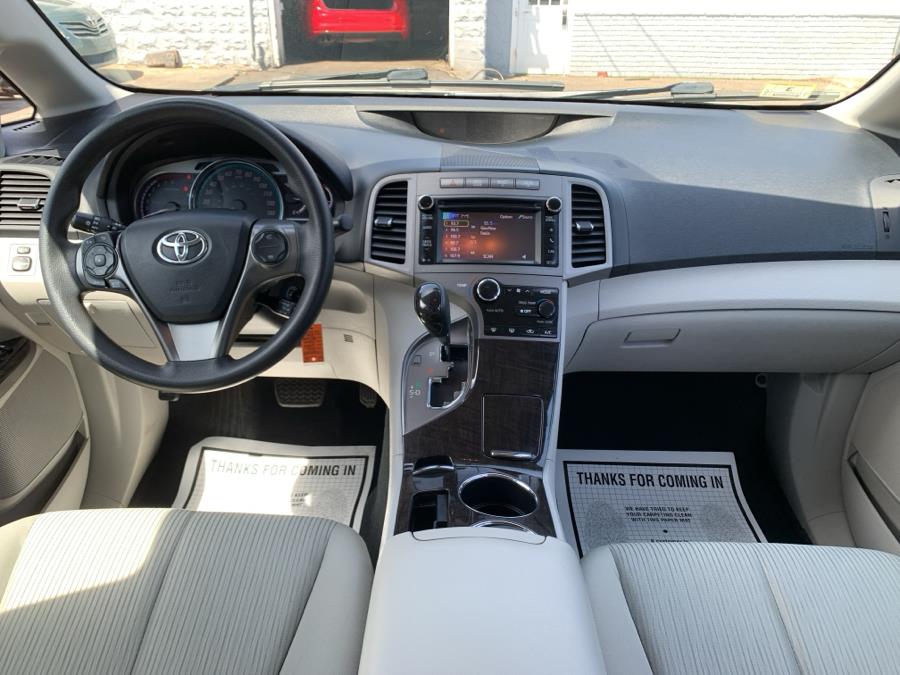 2013 Toyota Venza LE photo