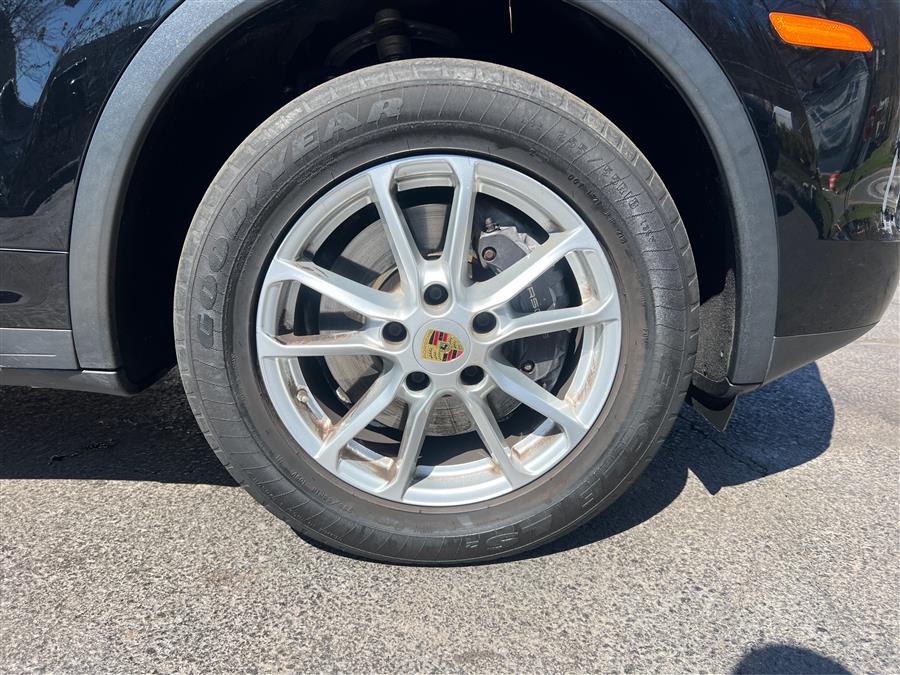 2016 Porsche Cayenne AWD 4dr photo