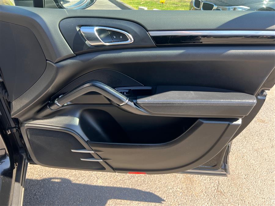 2016 Porsche Cayenne AWD 4dr photo