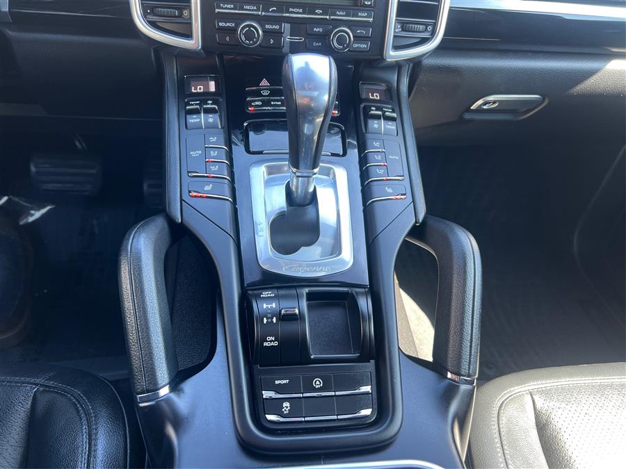 2016 Porsche Cayenne AWD 4dr photo