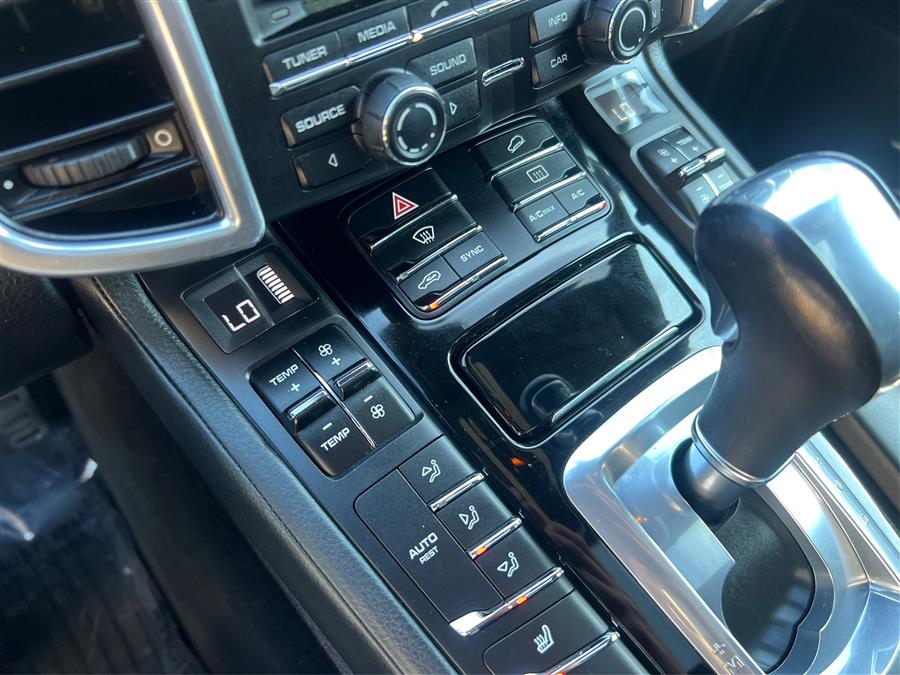 2016 Porsche Cayenne AWD 4dr photo
