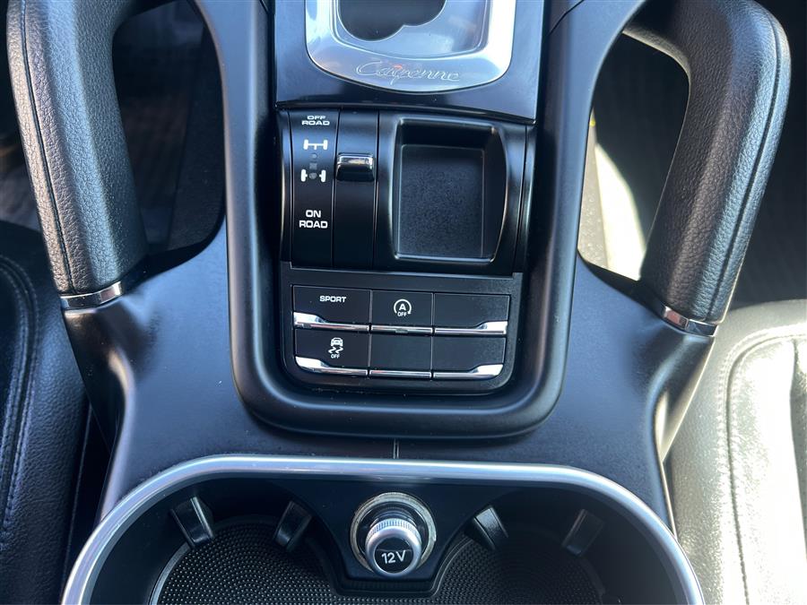 2016 Porsche Cayenne AWD 4dr photo