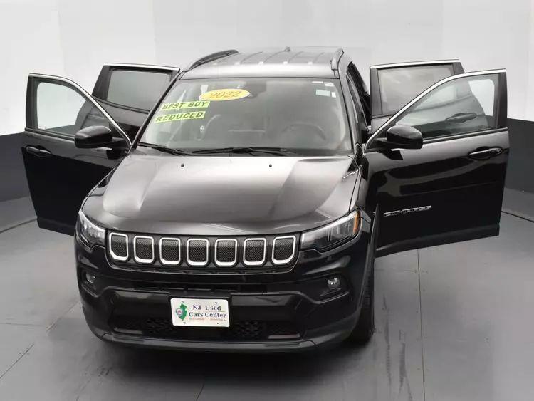 2022 Jeep Compass Latitude Sport Utility 4D photo