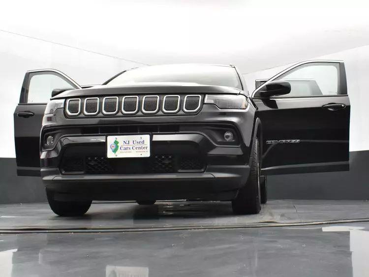 2022 Jeep Compass Latitude Sport Utility 4D photo