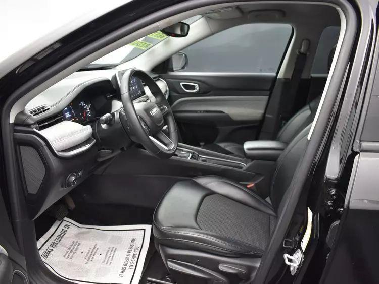 2022 Jeep Compass Latitude Sport Utility 4D photo