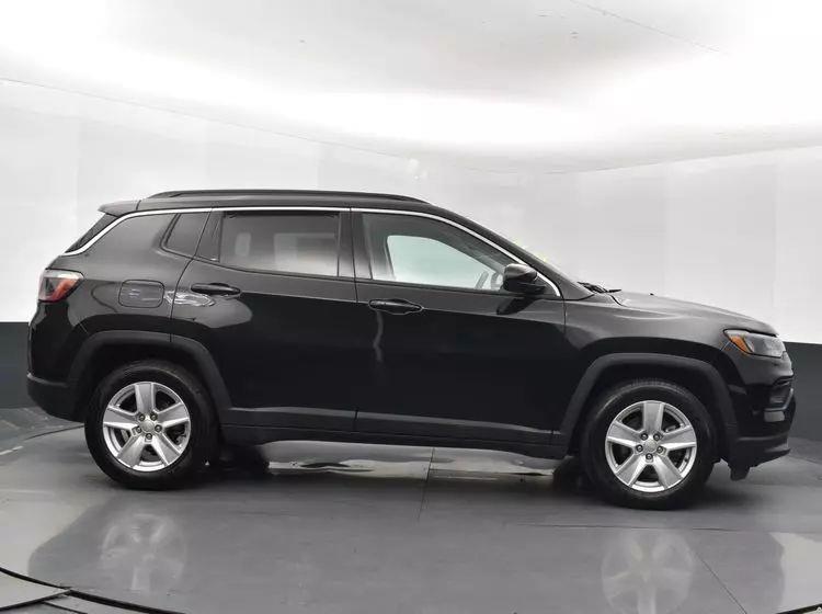 2022 Jeep Compass Latitude Sport Utility 4D photo