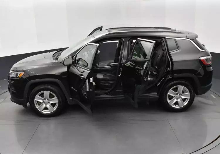 2022 Jeep Compass Latitude Sport Utility 4D photo