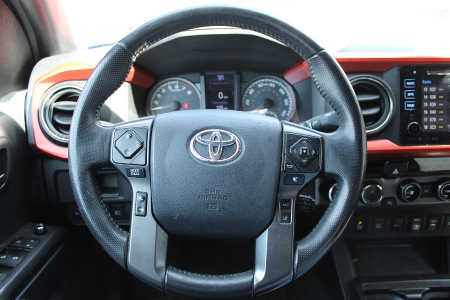 2018 Toyota Tacoma TRD Sport Double Cab 6'' Bed V photo