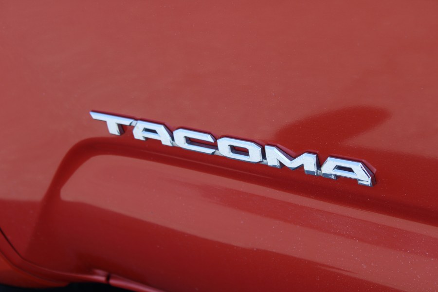 2018 Toyota Tacoma TRD Sport Double Cab 6'' Bed V photo