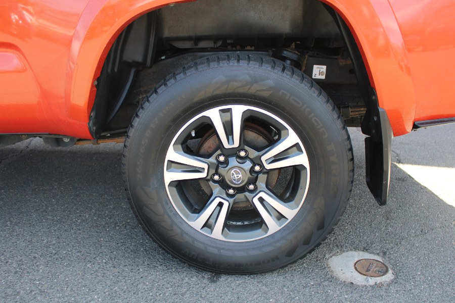2018 Toyota Tacoma TRD Sport Double Cab 6'' Bed V photo