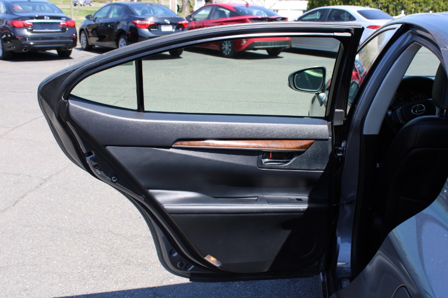 2013 Lexus ES 350 photo