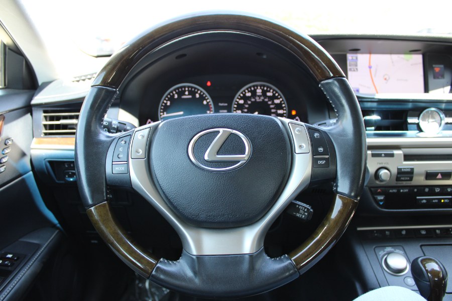 2013 Lexus ES 350 photo