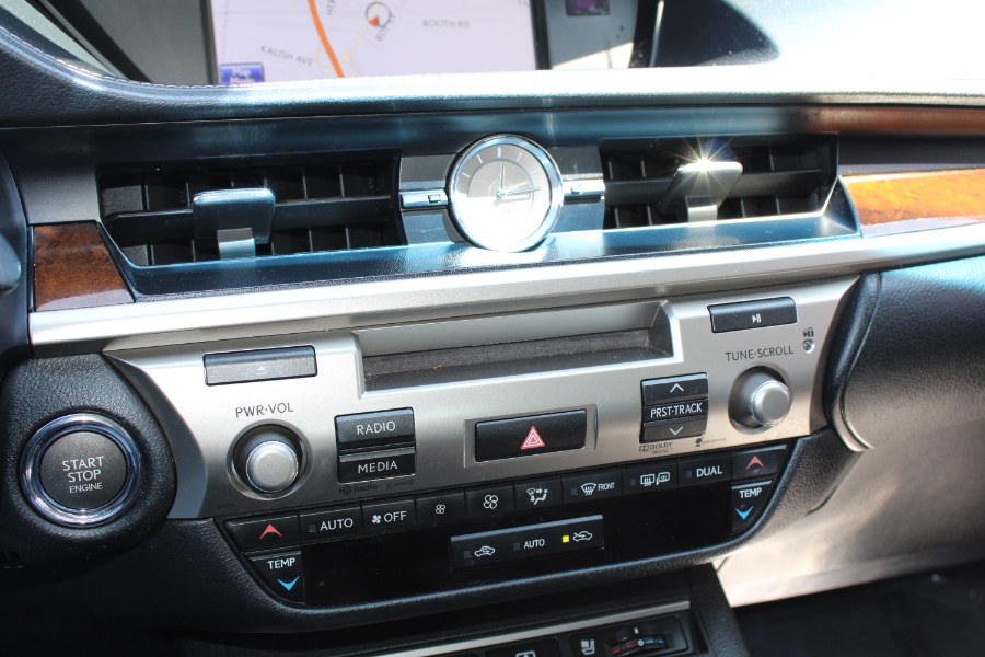 2013 Lexus ES 350 photo