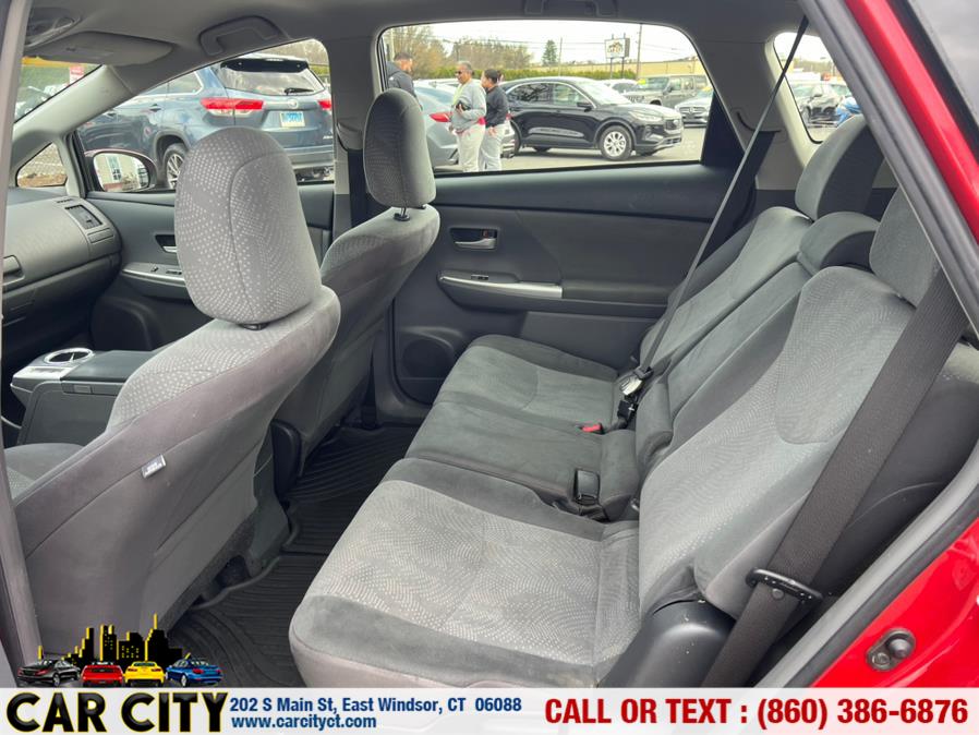 2013 Toyota Prius v Two photo
