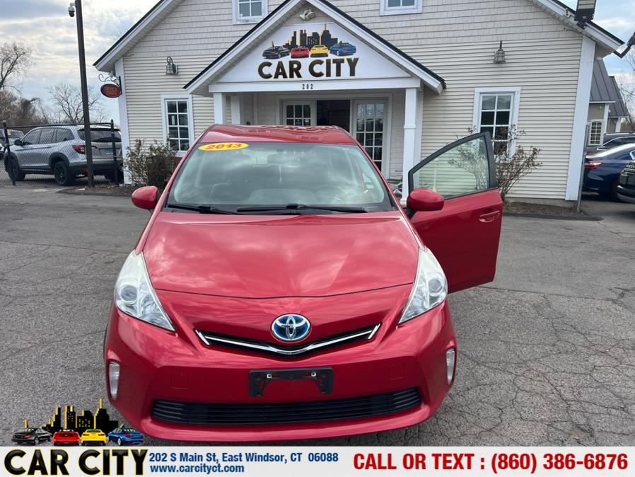 2013 Toyota Prius v Two photo